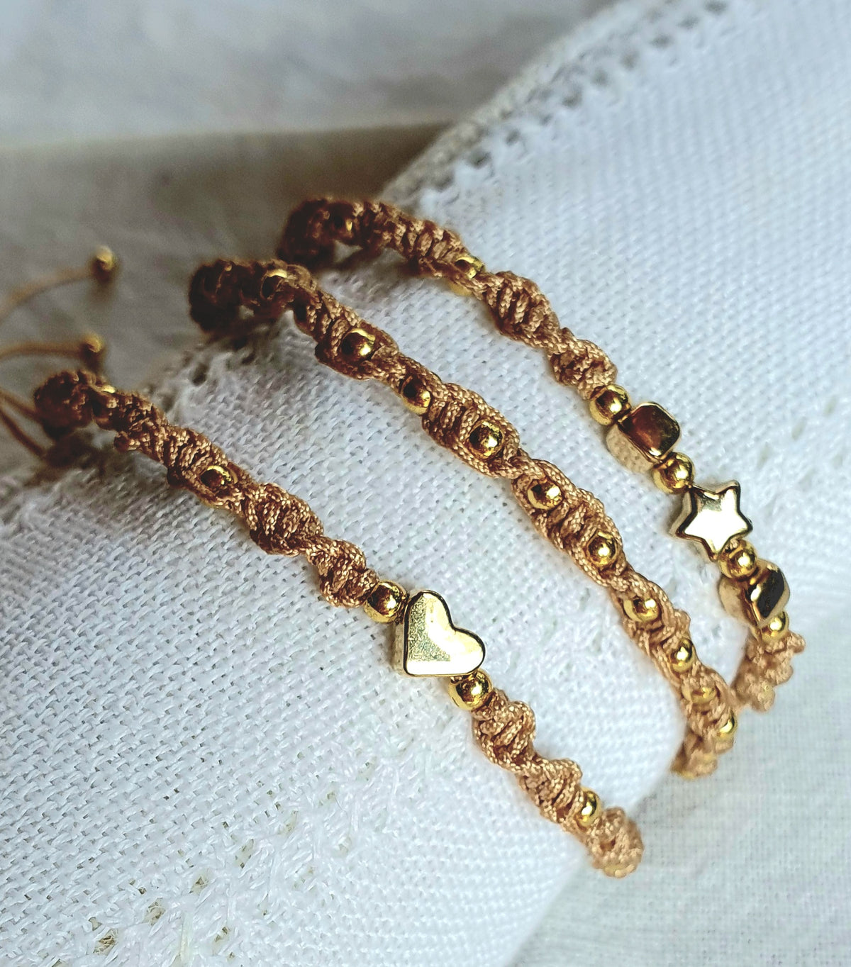 Ensemble bracelets tissés fil doré